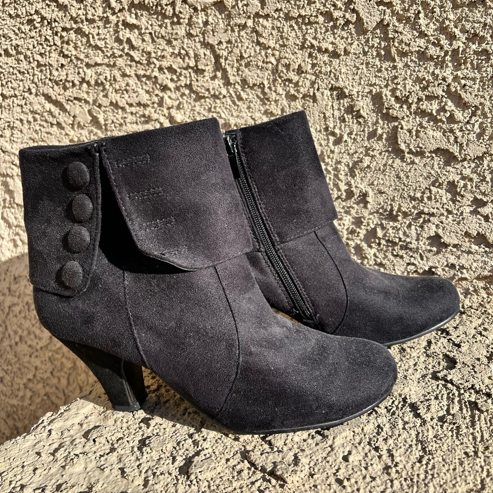 Forever 21 Black Suede Ankle Boots Size 7